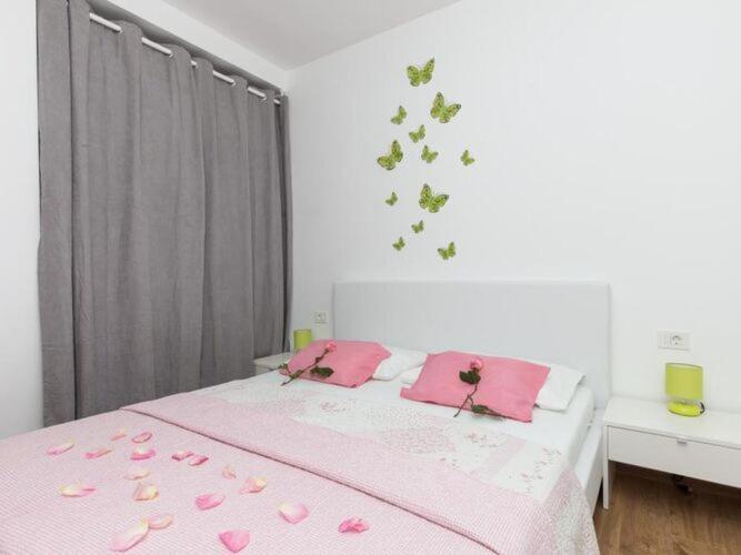 Manuela - One-bedroom With Balcony And Sea View A2 2 Apartment